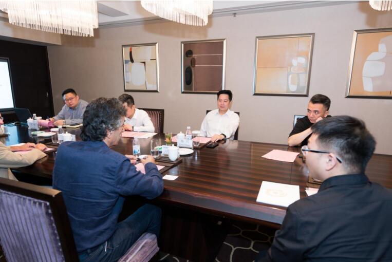 集团党委副书记、副董事长、总经理杨川会见维尼奥拉艺术研究中心创始人皮耶罗·洛卡瑟卡教授一行