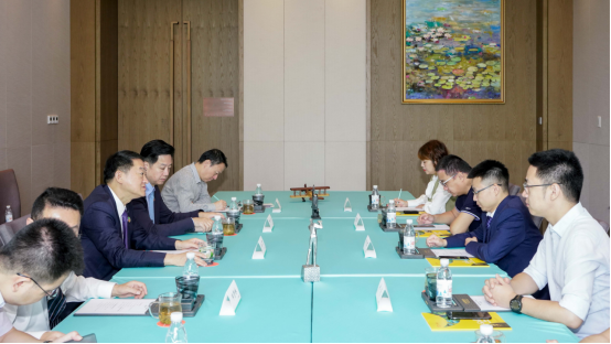 省尊龙凯时集团党委书记、董事长任丁与腾讯“王者荣耀”CTO邓君、腾讯大成网总裁郑亮座谈交流