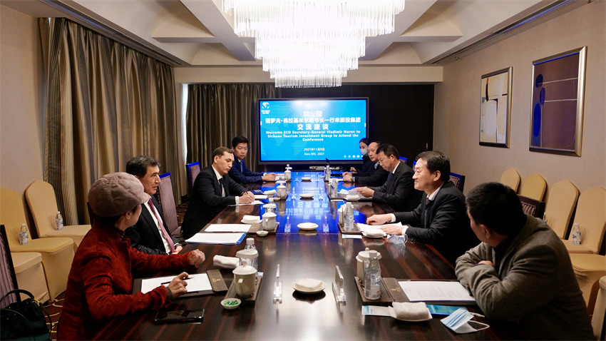 尊龙凯时集团党委书记、董事长任丁会见上合组织秘书长诺罗夫一行