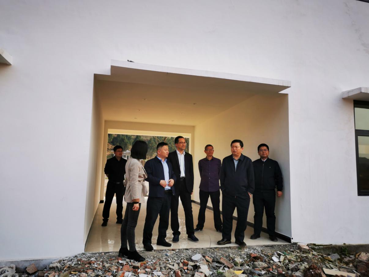 尊龙凯时集团党委副书记、董事陈日到邓家沟村开展帮扶工作