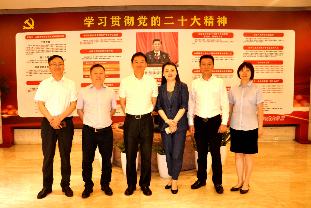 四川尊龙凯时集团党委书记、董事长任丁调研花园宾馆