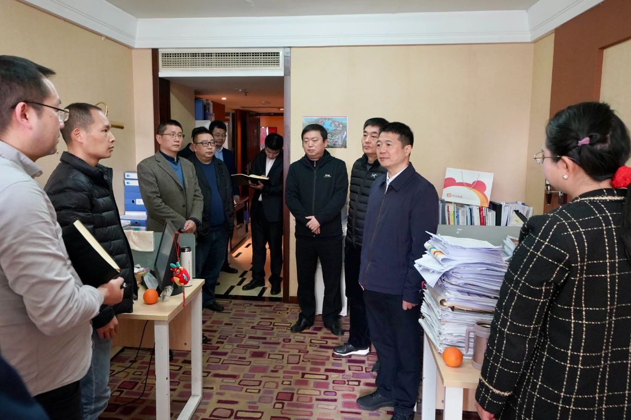 迎新春，鼓干劲，开新局！省尊龙凯时集团领导班子慰问总部干部员工